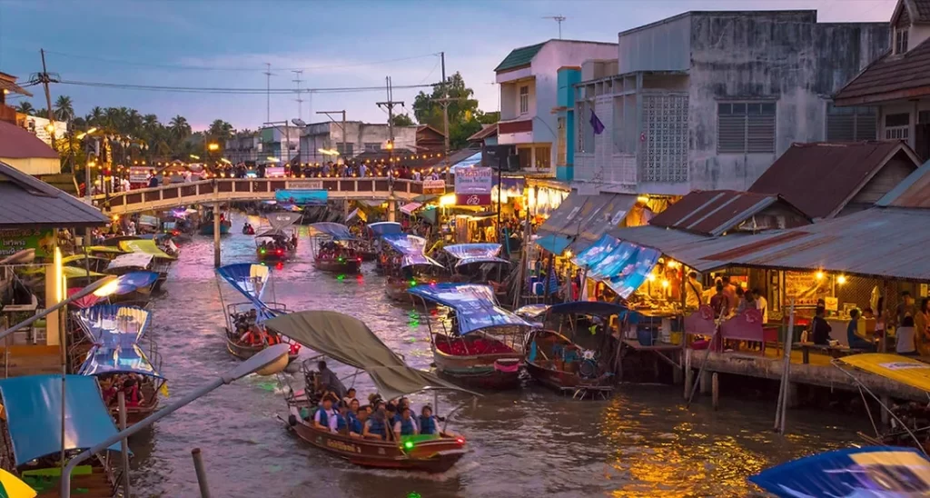 Guided tour of the floating market